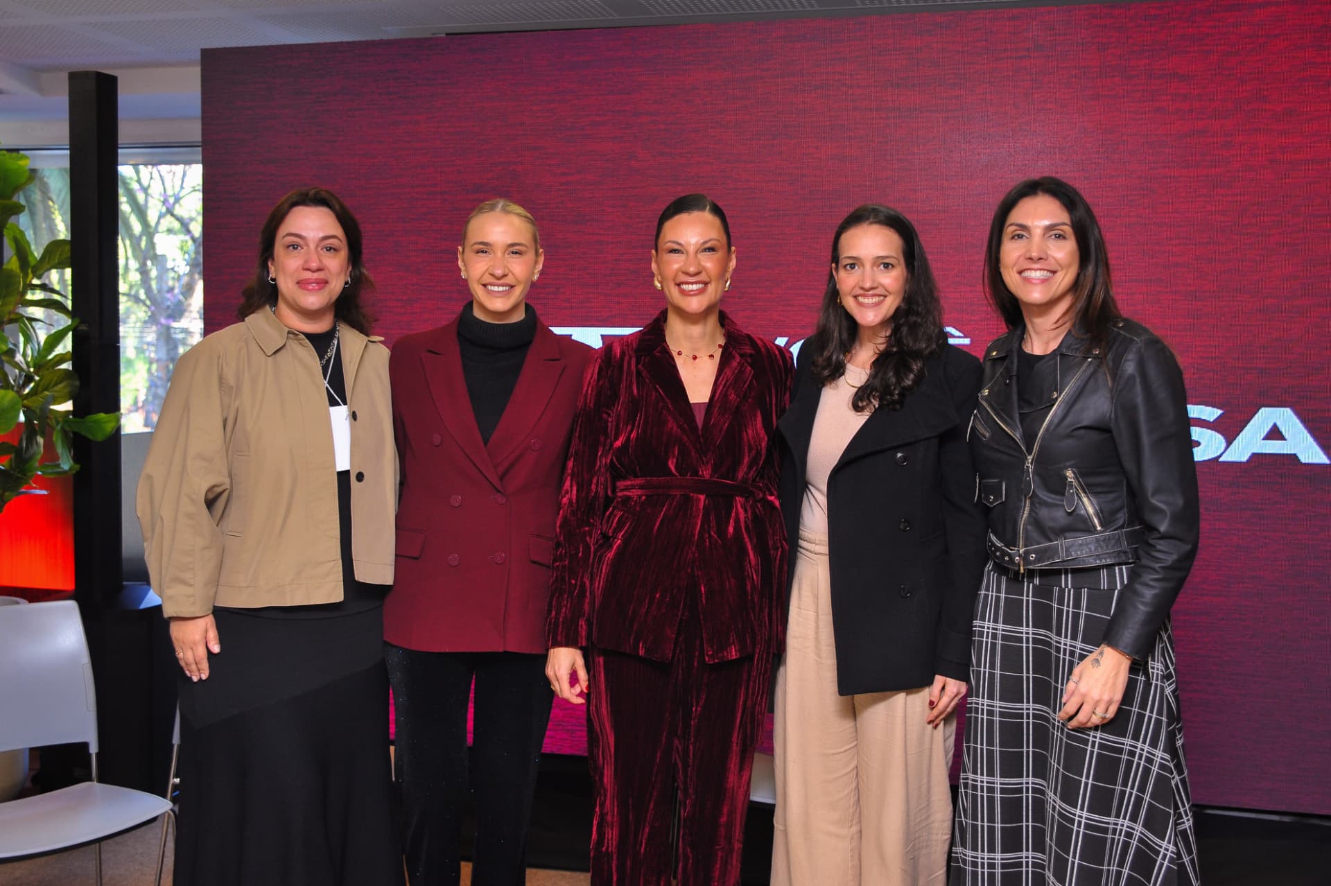 Joice Stolnberger com convidadas do Auri Experience Porto Alegre.